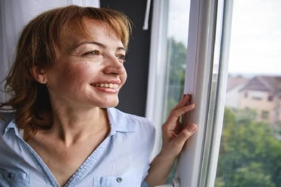 عوامل رئيسية يمكن أن تساعدك على الاستيقاظ وأنت تشعر بالسعادة!