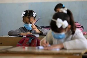 يشبه متحور "أوميكرون".. الصحة تحذر من فيروس ينتشر بين أطفال وتلاميذ مدراس العراق