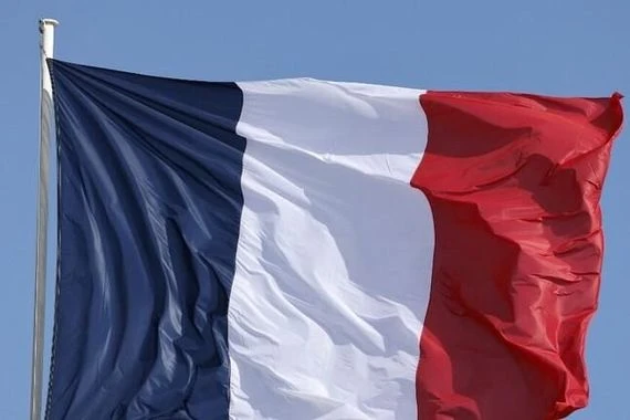 فرنسا تعيد نساء وأطفالا من مخيمات يحتجز فيها "دواعش" في سوريا