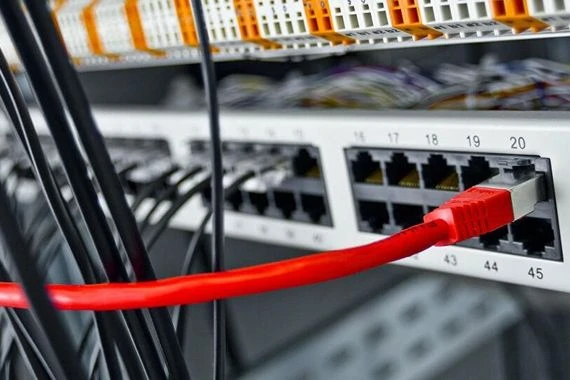 البرلمان يتحرك لتخفيض سعر وحدات الإنترنت