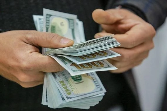 بعد انخفاض الدولار.. الحكومة تعلن نجاح مفاوضات البنك المركزي العراقي مع الخزانة الأميركية