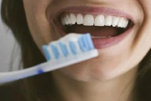 تنظيف أسنانك بشكل صحيح قد يقلل من خطر الإصابة بالتهاب المفاصل!