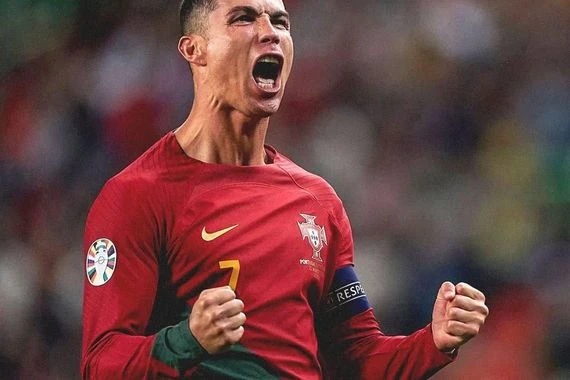 بهدفين مع منتخبه البرتغال بمواجهة ليشتنشتاين.. كريستيانو رونالدو عميدا للاعبي العالم رسمياً
