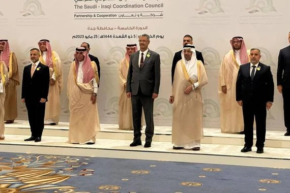 النفط: لا اتفاق نهائي مع السعودية للاستثمار بحقل عكاز النفطي بالانبار