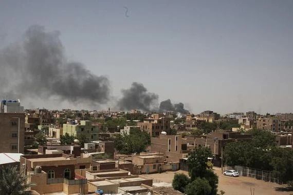 وزارة الدفاع السودانية تدعو كل القادرين على حمل السلاح للتوجه إلى القيادة العسكرية لتسليحهم