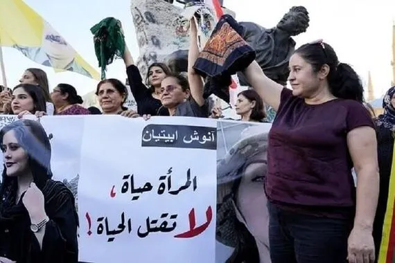 وفاة إيراني من بين المحتجزين في الاحتجاجات عقب قضية مهسا أميني