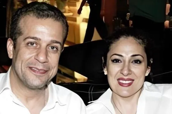 الفنان شريف منير يحذف منشور إعلان طلاقه من زوجته بعد 20 عاما من الزواج