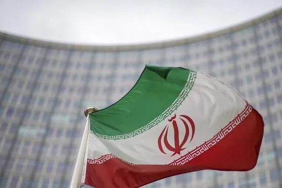 إيران.. الحكم بالإعدام على 4 متهمين في قضية توزيع كحول مغشوش