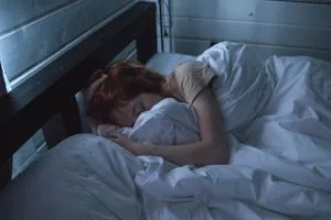 الاستيقاظ ليلا.. دراسة:عدم النوم الكافي يؤدي الى السكتة الدماغية وأمراض القلب