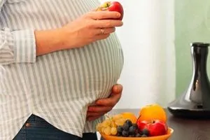 طبيبة اخصائية توضح تأثير الإفراط في تناول الطعام على الحمل